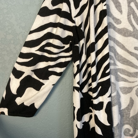Chico’s Zebra Floral Cardigan ~ Size 3 (Large) ~ Black, White, Red - Picture 4 of 7